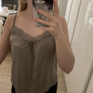 Linne - Tunnt v-ringat linne