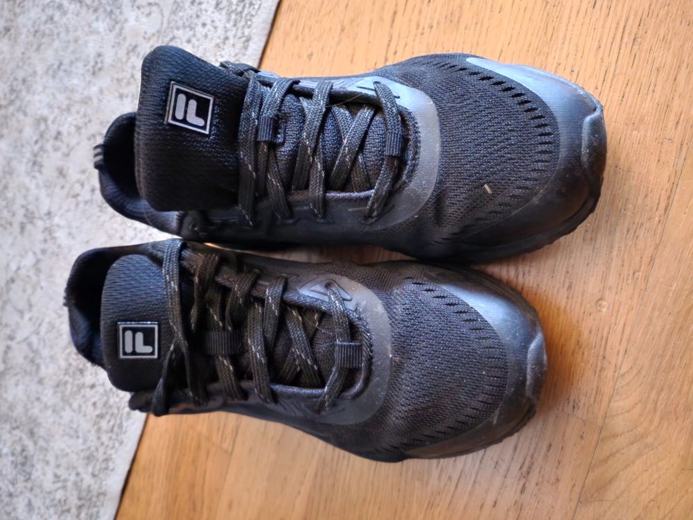 Fila skor storlek 38. Knappt använda.. Skor.