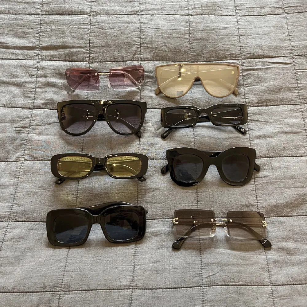 Säljer alla dessa solglasögon för 80 kr styck! Vid köp av mer än en grej får du paketpris eller köp 3 betala för 2 💖🤝🏽 Kolla andra bilden för att se vilka som finns kvar! . Accessoarer.