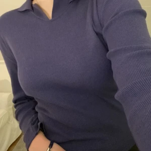 Lila tröja med krage  - Söt topp med krage🥰står XL men sitter mer som M 