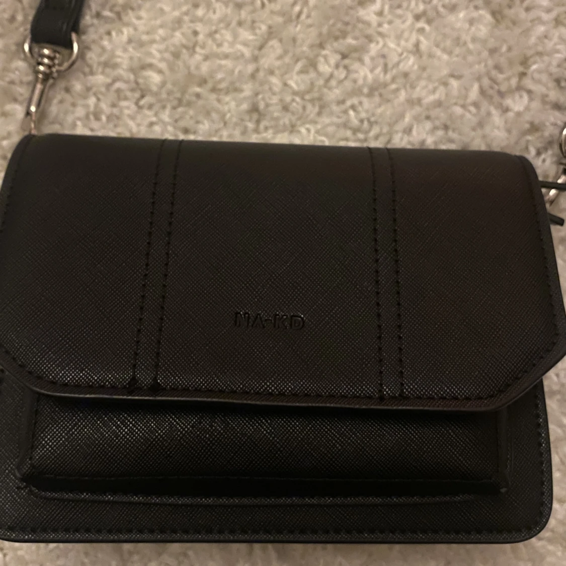 Crossbody väska svart NaKd - 90
