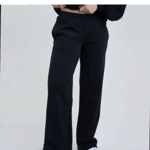 Bikbok lågmidjade mjukisbyxor  - Lågmidjade mjukisbyxor från bikbok i super bra skick 