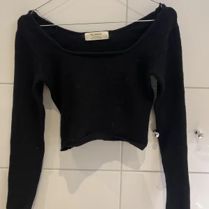 basic långarmad tröja - jättefin svart långarmad tröja i mjukt material! 