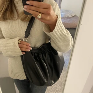 Väska - Så snygg väska som passar till allt, köparen står för frakt ❤️