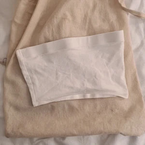 Tub topp  - säljer den här tub toppen från H&M ser liten ut men är stretchig