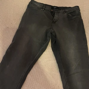 Zizzi  - Sköna och tajta mina favos men är inte säker att ja ska sälja få se vid intresse så kanske jag säljer detta byxor 