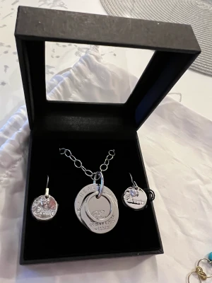 Set halsband örhänge  - Helt ny aldig använt 