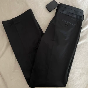 Vintage kostymbyxor  - Vintage Massimo dutti kostymbyxor med prislapp kvar. Oanvända. Nypris var 749kr