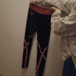 Idrottsbyxor - Jättebra nytvättade 