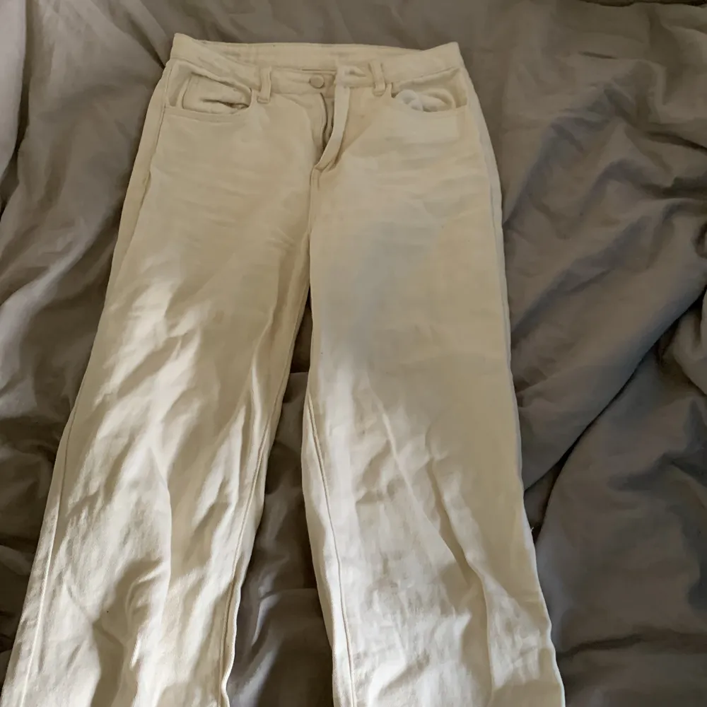 Jättefina jeans som tyvärr var för små för mig och därför helt oanvända. Farkut & Housut.