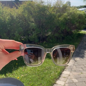 Chimi 07 - Ett par chimis i storlek 07, färgen ecru! Köpta för ca ett år sen men använt väldigt sparsamt så inga skador på dem alls, ser nya ut! Priset är 800 kr men kan även tänka mig att byta mot ett par 04! :) 