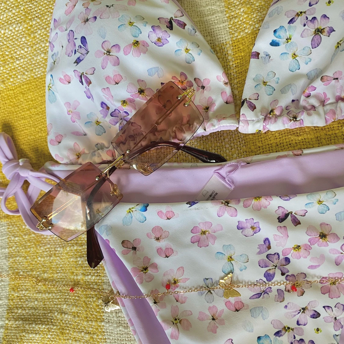 Blommig triangelbikini + bandeutopp - 90