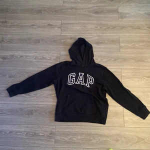 GAP - GAP tröja svart 