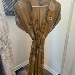 Lindex klänning STL M Nyskick  - 100% viskos! Omlottmodell med snörning 