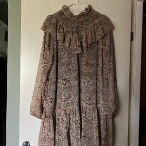 Klänning gina - Supersöt klänning från Gina storlek 36