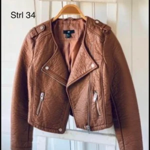 Jacka från H&M  - Beige ”skinnjacka” från H&M. Aldrig använd. 