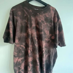 snygg carlins tröja - säjler carlings tröja märke vailent bra material snygg tröja o knappt använd. köpare står för frakt och billigare vid snabb affär