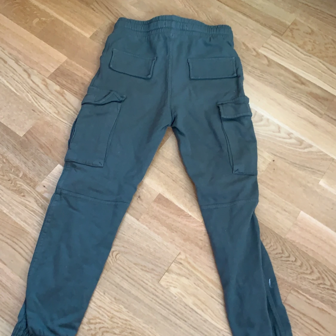  Ett par gröna Jeans/byxor - 90