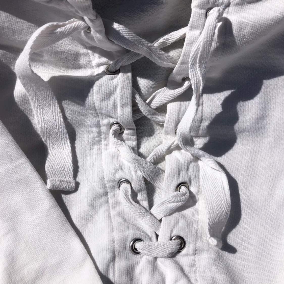 Svart och vit sweetshirt. - 90