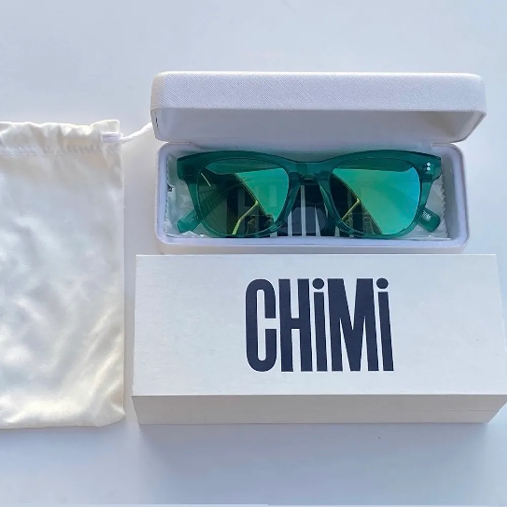 Chimi solglasögon!! (#007, AQUA)💚köpta i vintras men inte kommit till användning! Box, case, påse och putsduk medföljes🫶🏻 skickas spårbart, 66kr!. Accessoarer.