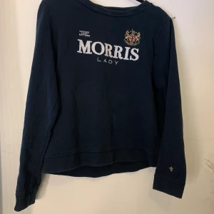 Morriströja - Superduper fin tröja som jag tyvär inte använt då den är lite för stor och inte riktigt i min stil, tröjan är i st M och sitter super fint! Den är använt ett fåtal gånger men ser ut som ny🤍💗
