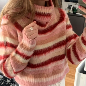 Tröja  - Så snygg och unik stickad tröja. Älskar denna