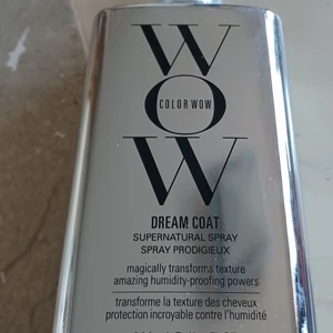 Colorwow - Spray för håret. Mer än 150ml kvar och provat den två gånger.  80kr. Köparen står för frakt och vi kommer överens om en fraktmetod som passar bäst. 