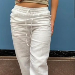 Linne byxor - Linnebyxor från design by si. Jätte sköna men dem va lite för korta för mig som är 165. Så passar perfekt för någon som är kortare. Helt oanvända och nya🥰