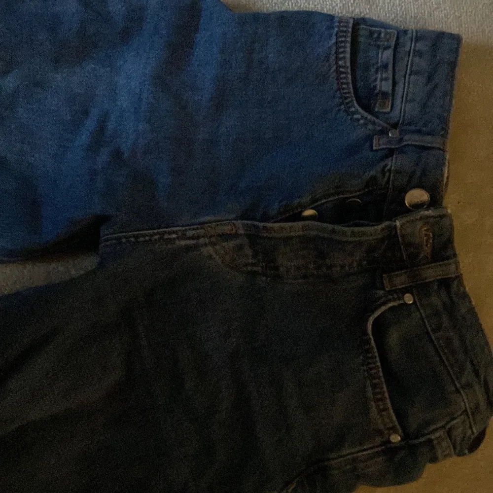 Mid rised jeans från bikbok är i mycket bra skick. Jeans & Byxor.