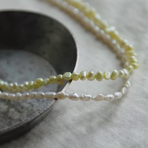 🍃 Verity necklaces 🍃 - Små äkta sötvattenpärlor och spännen i 925silver. Pärlor fyndade second hand, polerade och redo för ett nytt liv! Världens bästa basic pärlhalsband.