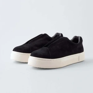 Eytys  - Säljer dessa eytys som är i bra skick. Säljer pågrund av att det var för stora för mig. Skriv om ni vill ha fler bilder, pris kan även diskuteras. Kommer inte göra någon budgivning, den som vill köpa dom får köpa dom.💕