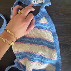 Halterneck zara - Från zara förra sommaren väldigt eftertraktad och smickrande halterneck⚡️⚡️