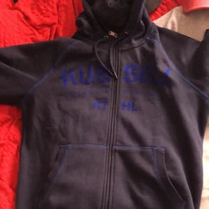 Russel atlhetics zip hoodie  - Inköpt 3 månader sen, använd Max 5 gånger, gillade inte färgen, nypris 500kr, Storlek M