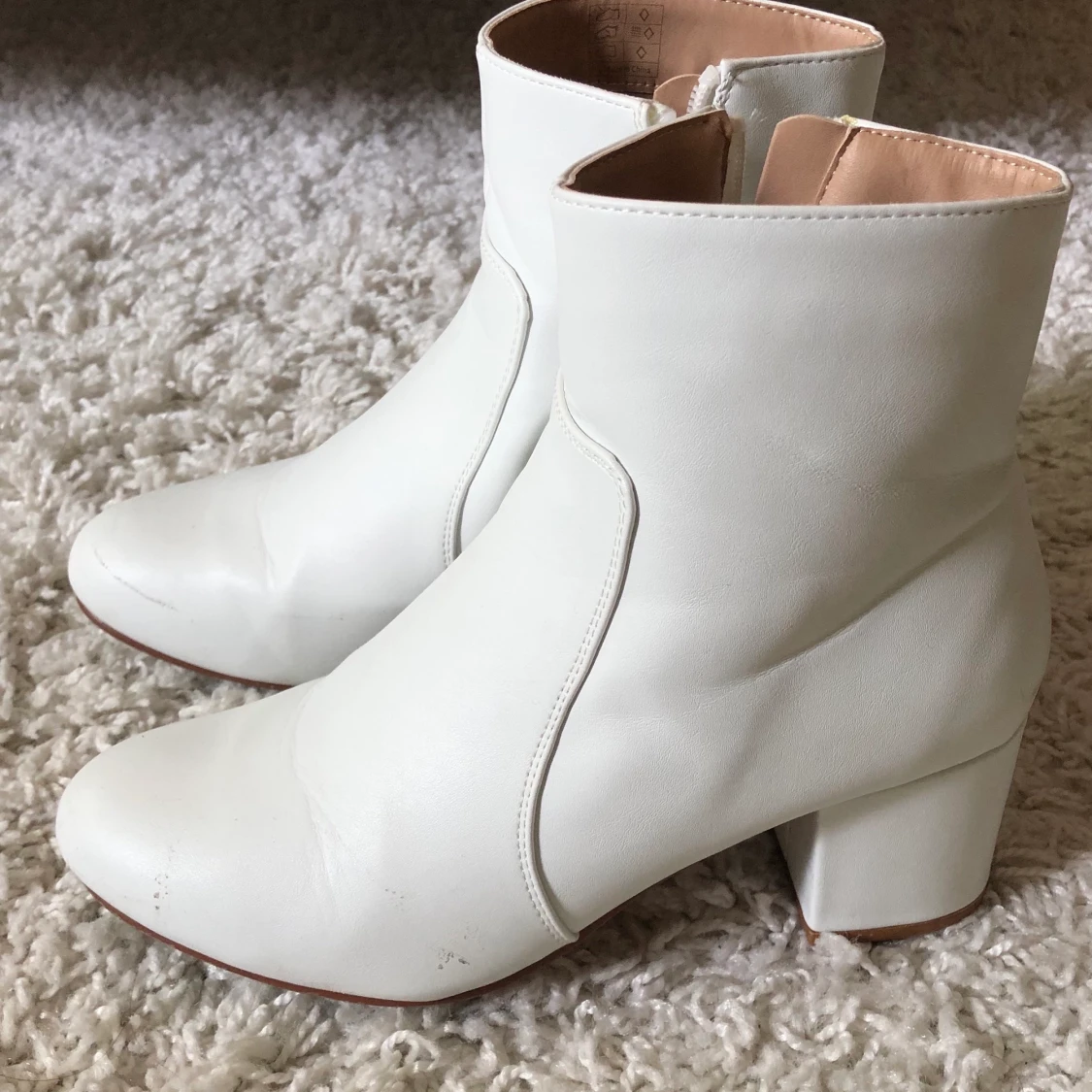 Vita boots/stövletter - 90