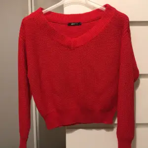 Röd V- ringad stickad tröja storlek xs