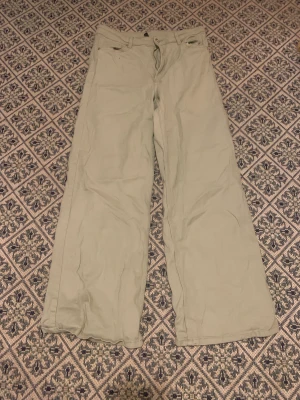 Sage jeans - Jeans feån HM. Utsvängda/ballong passform. 