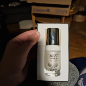 Sunday Riley, good genes serum. - Sunday Riley, good genes oöppnad, kostar mellan 800-1000kr i affär.