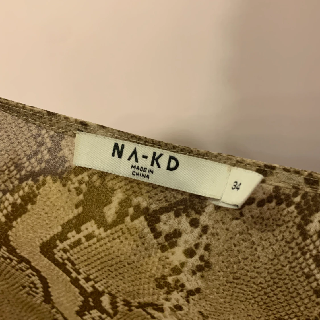 Klänning med orm-print - 91