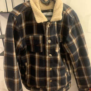 Jacka - Snygg fodrad jacka 