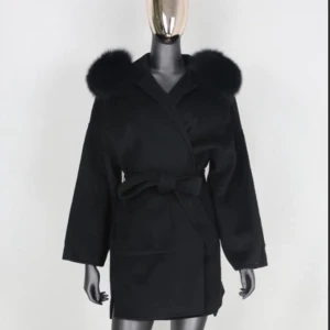 Pälskappa  - Säljer den då den inte kommer till användning, storlek S, kontakta i dm för fler bilder, pris kan diskuteras 