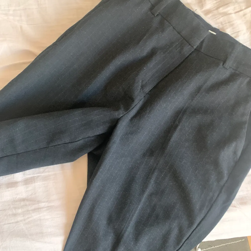 Cigarette trousers, size 40. Elegant and perfect for work or causal chick outfits. Selling because wrong size. Jeans & Byxor.