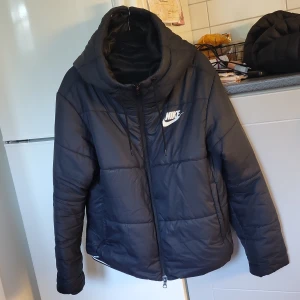 Nike jacka - Andvänd men i fint skick, inget att anmärka på