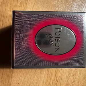 Dior poison girl parfym - Bruten förpackning men helt oanvänd.