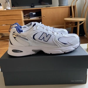 New balance 530, stl 46.5 - Helt nya, oanvända New balance 530.  Inköpta för 1200 kr på Vallgatan 12.