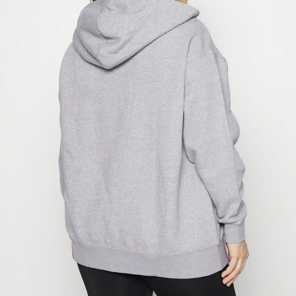 En grå Nike hoodie med dragkedja. Storlek XXL. . Tröjor & Koftor.