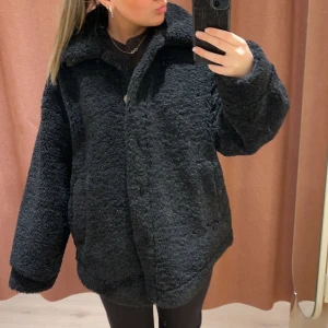 Teddyjacka - Teddyjacka från gina i nyskick, helt slutsåld i storlek M.