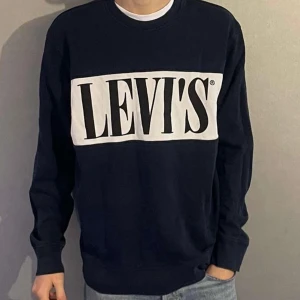 Levis Sweatshirt - En fin Levis sweatshirt i storlek S. Tröjan är i gott skick. 