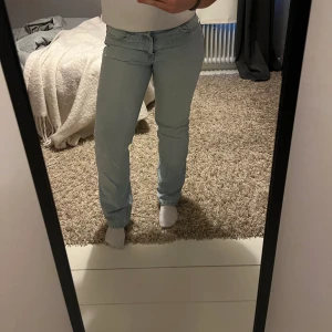 Zara jeans - Säljer mina zara jeans. Bra skick. 200kr+frakt. Storlek 40 men passar mig som har 38/40. 