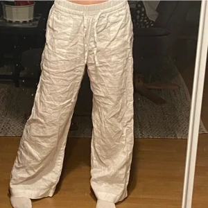 Linnebyxor - Jättefina Linnebyxor från Kappahl, använda 2 gånger och är i nyskick!🥰 (köparen står för frakten)