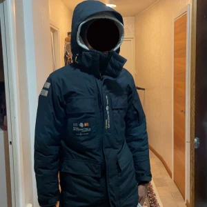 sail racing jacka - Säljer min sail racing jacka pga av av att den är litte tajt på mig priset kan diskuteras men först till kvarn kvalitet på Jack är 9/10 nypris 4000 mitt pris 1800